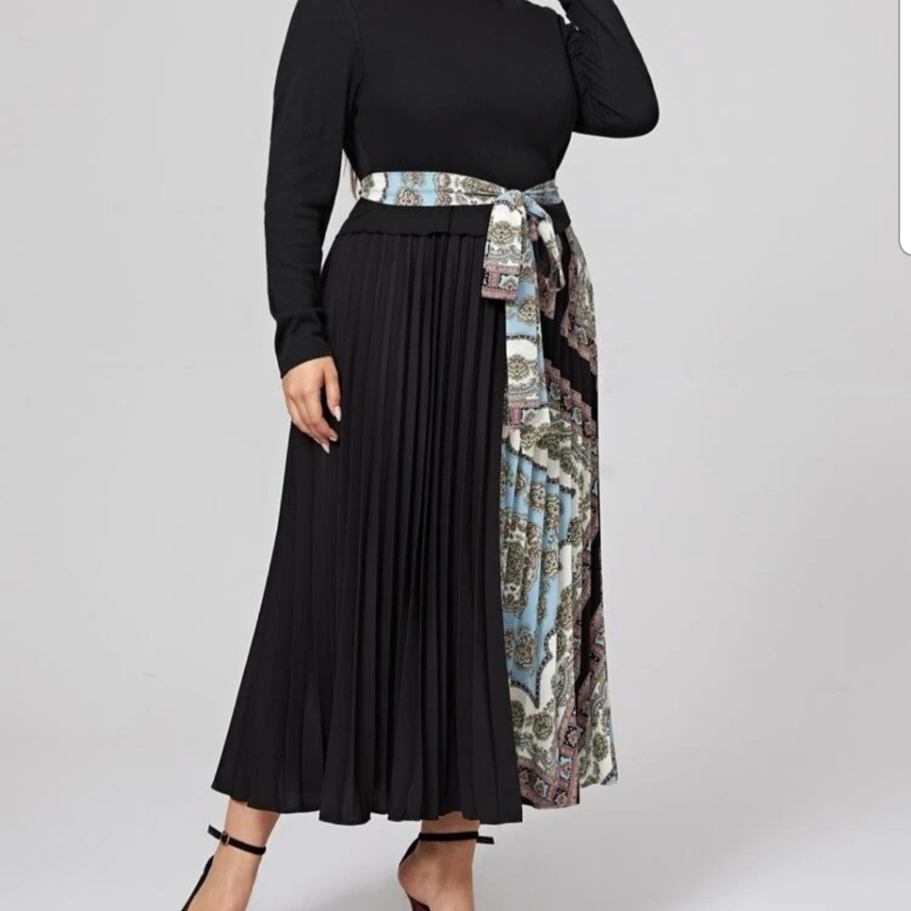 SHEIN Plus Geo Print Pleated Hem Belted Dress